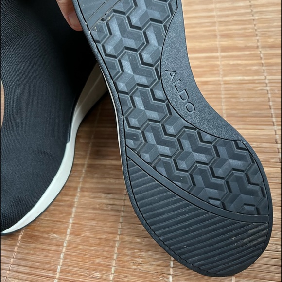 SOLD Sz 8 stretch ankle runners - Picture 5 of 7